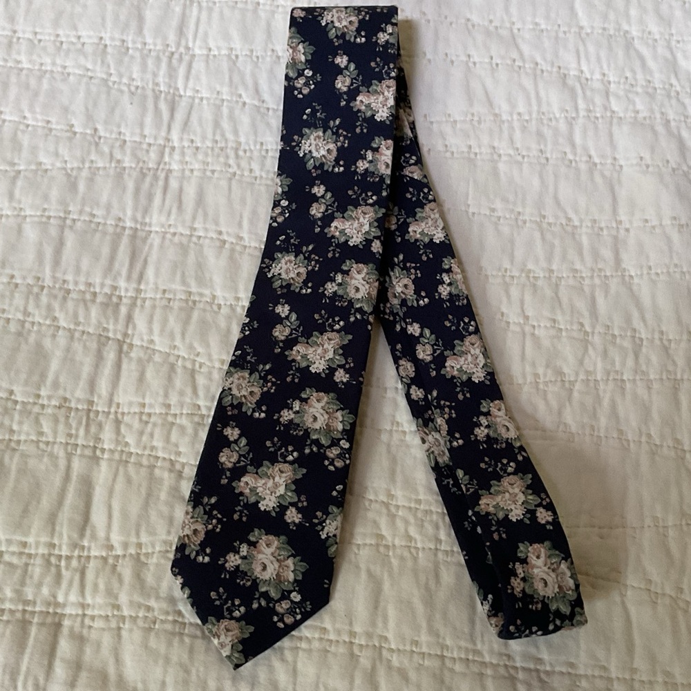 Penguin cotton tie
Floral